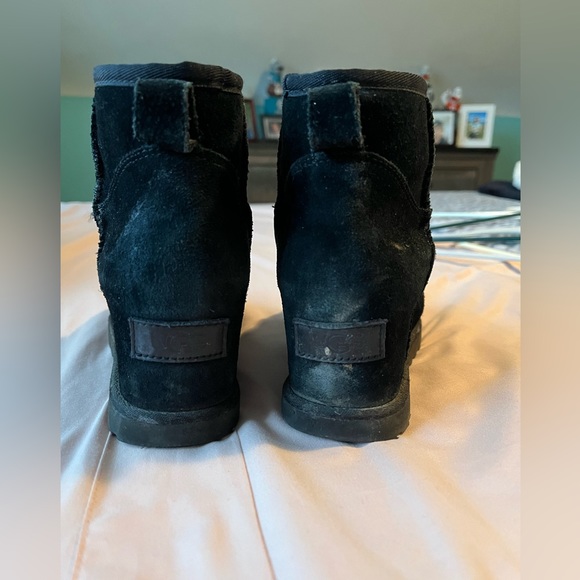Black Ugg boots - Picture 2 of 4